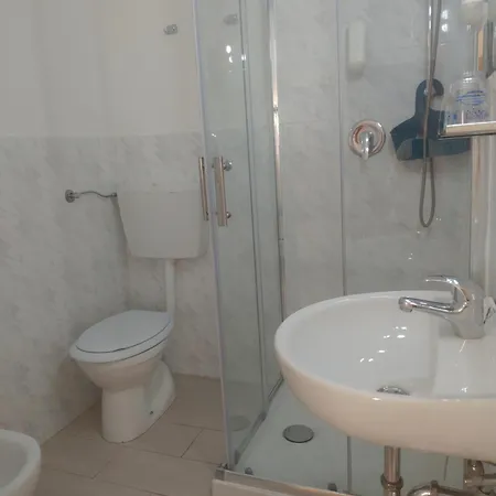 Affittacamere La Spezia Inn 게스트하우스 3*